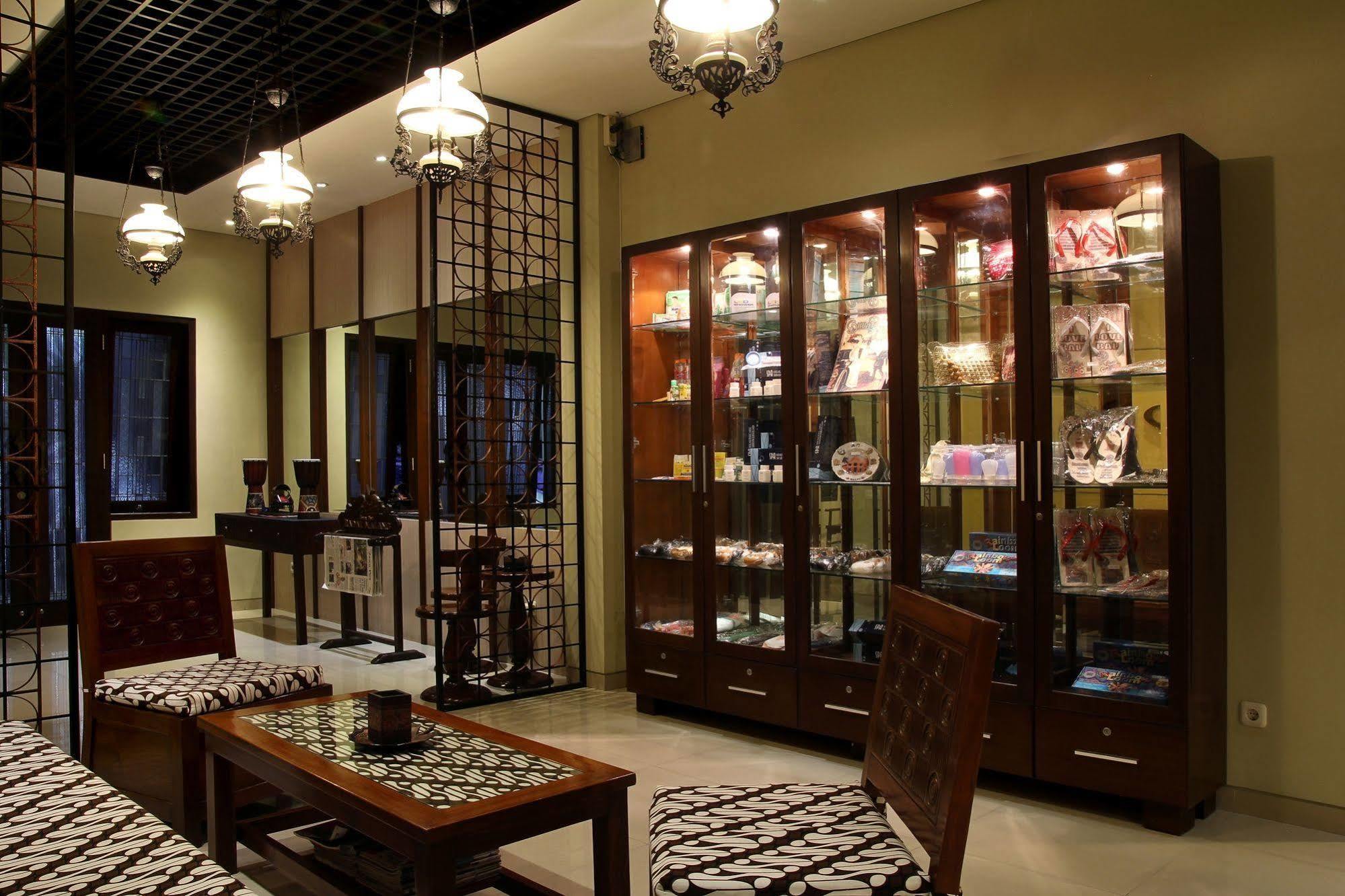 Cozy Boutique Guest House Malang Ngoại thất bức ảnh