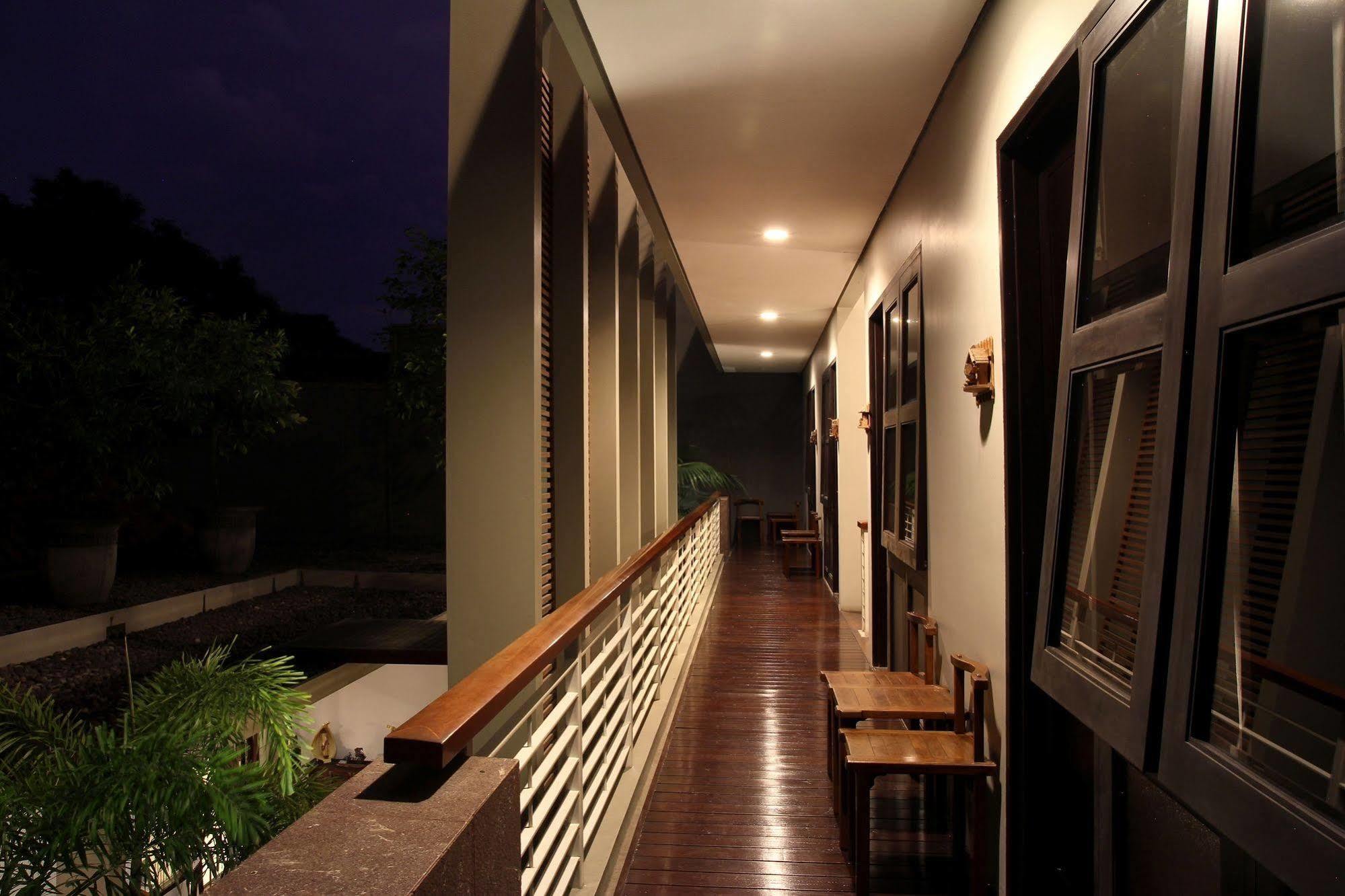 Cozy Boutique Guest House Malang Ngoại thất bức ảnh