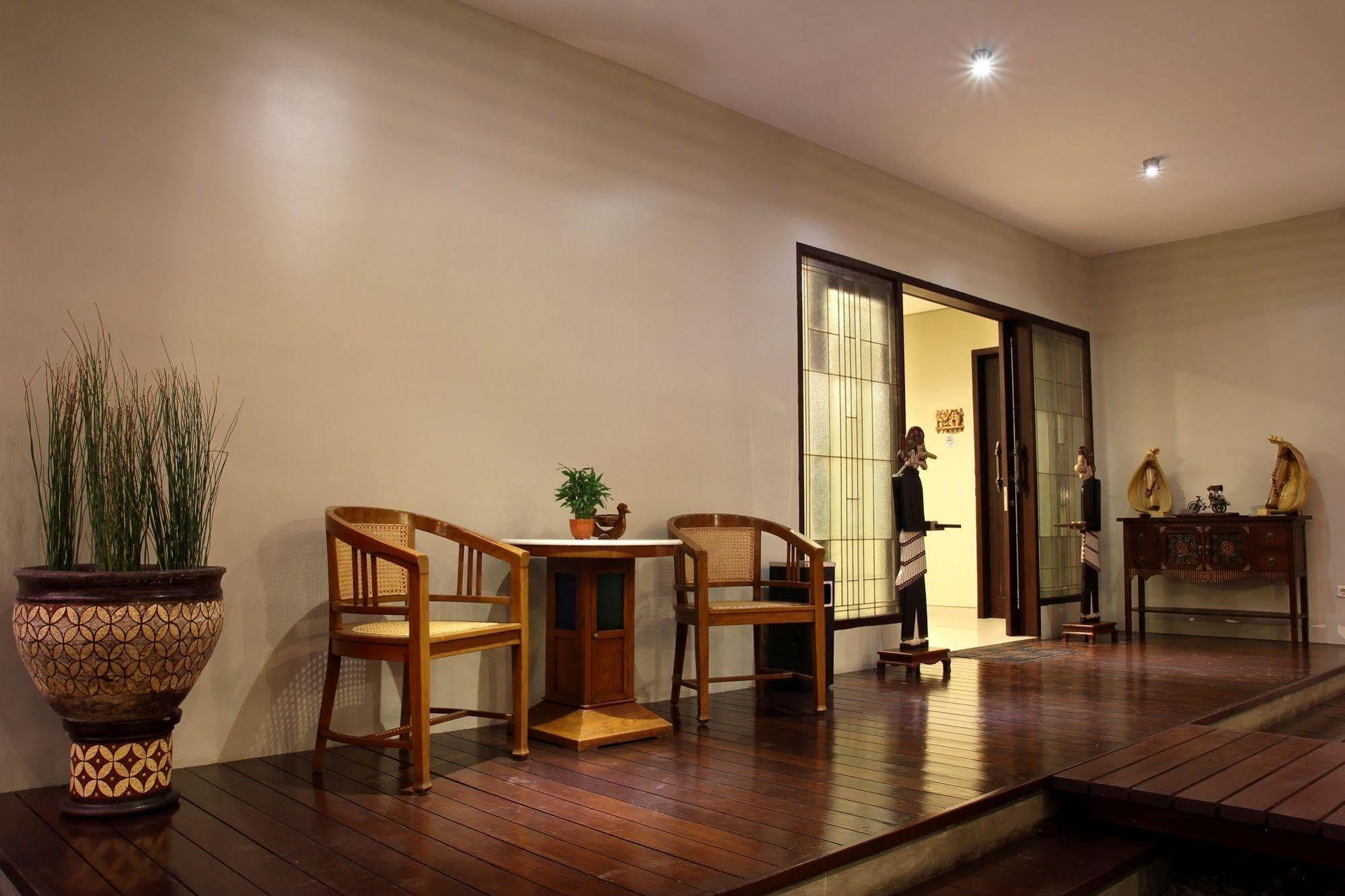 Cozy Boutique Guest House Malang Ngoại thất bức ảnh
