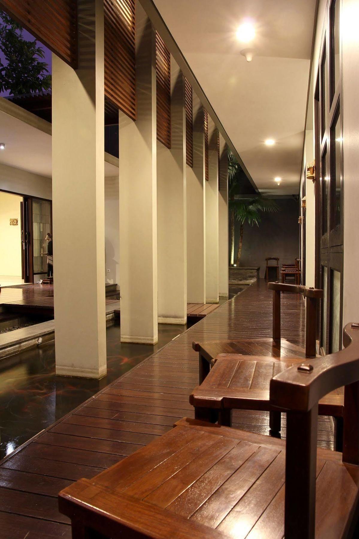 Cozy Boutique Guest House Malang Ngoại thất bức ảnh