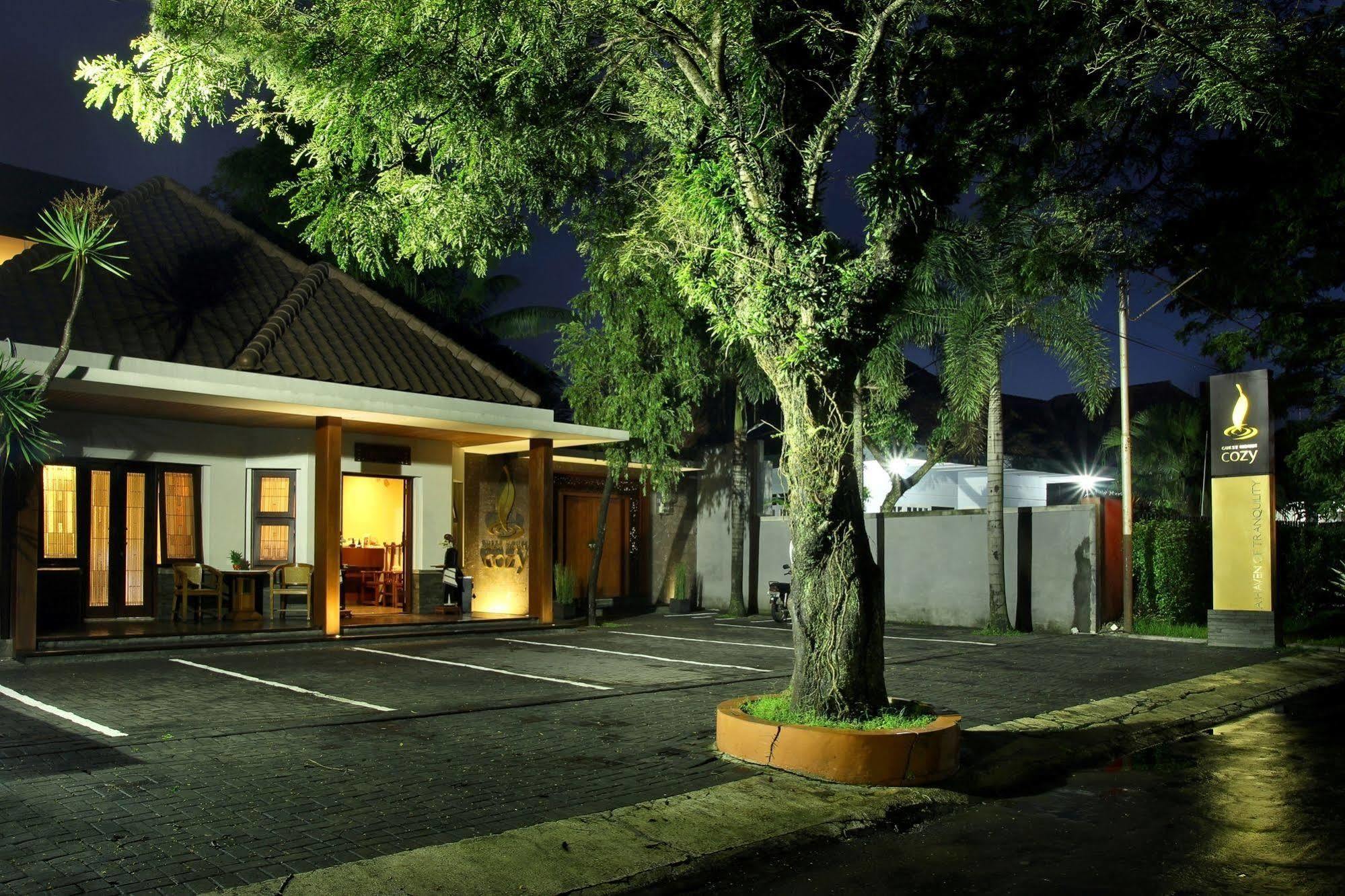 Cozy Boutique Guest House Malang Ngoại thất bức ảnh
